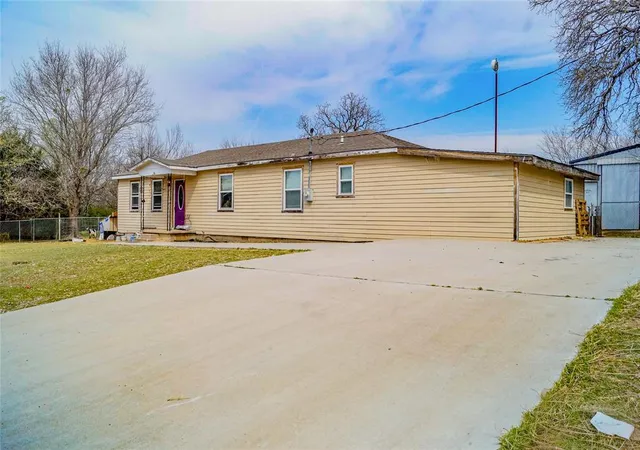Homes for sale in Healdton, OK | 95 3rd St, Healdton, OK 73438 | MLS# 1220711