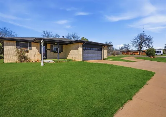 Homes for sale in Cordell, OK | 1414 N Glenn English St, Cordell, OK 73632 | MLS# 1220733