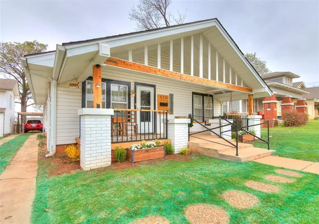 1st image of 410 E Washington Ave, Guthrie, OK 73044 | MLS# 1220790