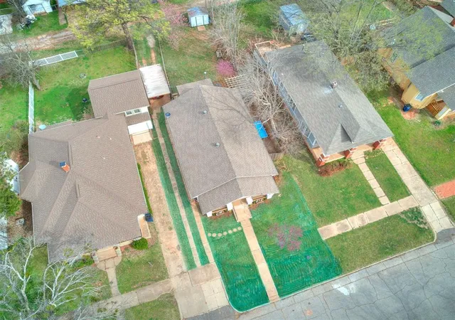 3rd image of 410 E Washington Ave, Guthrie, OK 73044 | MLS# 1220790