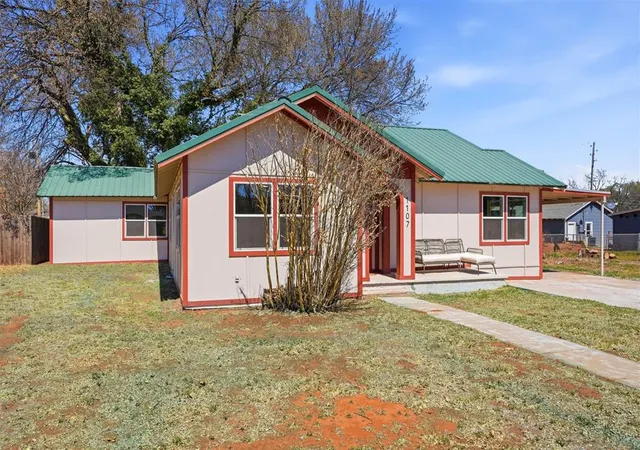Homes for sale in Elk City, OK | 1107 W 2Nd St, Elk City, OK 73644 | MLS# 1220882