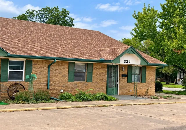 Photo 2 of Single family home for sale at 324 W 4th Street, Hobart, OK 73651 | MLS# 1220899 | Listing updated on 2026-10-15