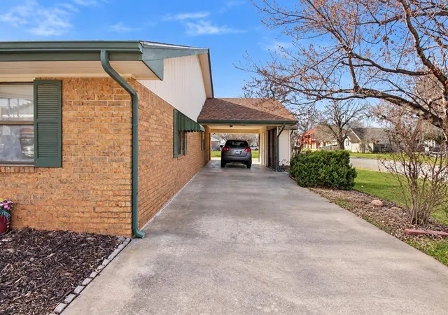 Photo 3 of Single family home for sale at 324 W 4th Street, Hobart, OK 73651 | MLS# 1220899 | Listing updated on 2026-10-15
