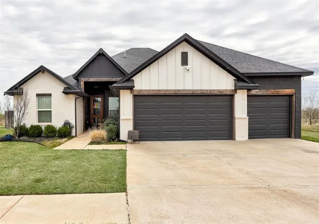 2nd image of 4600 Mustang Park Blvd, Mustang, OK 73064 | MLS# 1220942