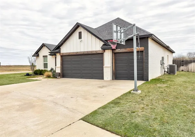 3rd image of 4600 Mustang Park Blvd, Mustang, OK 73064 | MLS# 1220942