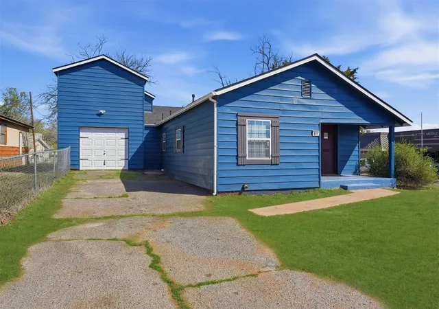 Homes for sale in Elk City, OK | 801 W 1st St, Elk City, OK 73644 | MLS# 1220957