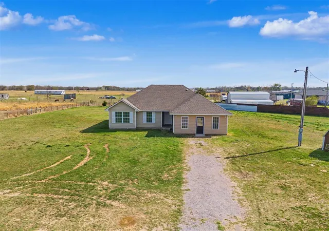 2nd image of 51079 Moccasin Trail Rd, Prague, OK 74864 | MLS# 1221036