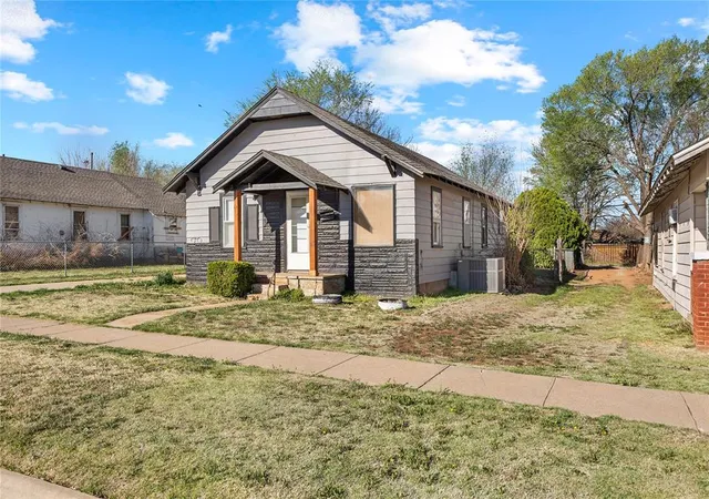 Homes for sale in Clinton, OK | 312 S 14Th St, Clinton, OK 73601 | MLS# 1221058
