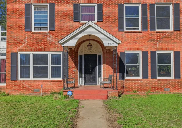 Homes for sale in Wewoka, OK | 707 S Okfuskee Ave, Wewoka, OK 74884 | MLS# 1221076