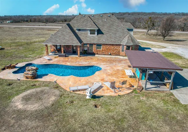Homes for sale in Wewoka, OK | 12232 N Hwy 56, Wewoka, OK 74884 | MLS# 1221096