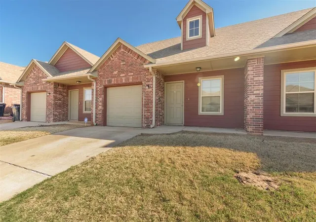 2nd image of 1018 Sw 92nd St, Oklahoma City, OK 73139 | MLS# 1221161