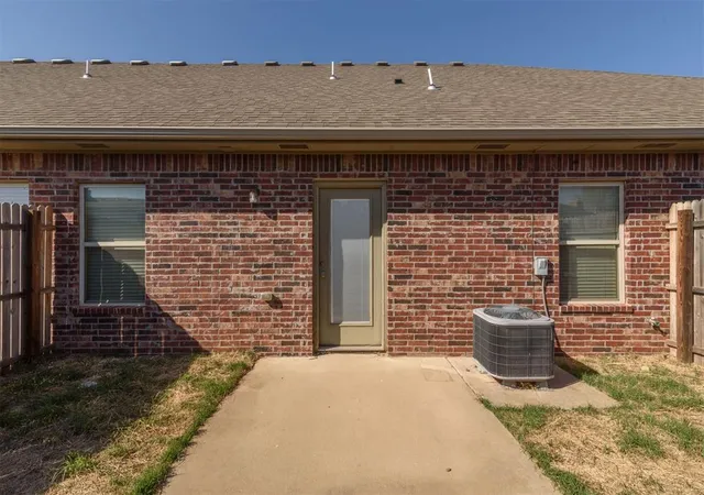 23rd image of 1018 Sw 92nd St, Oklahoma City, OK 73139 | MLS# 1221161