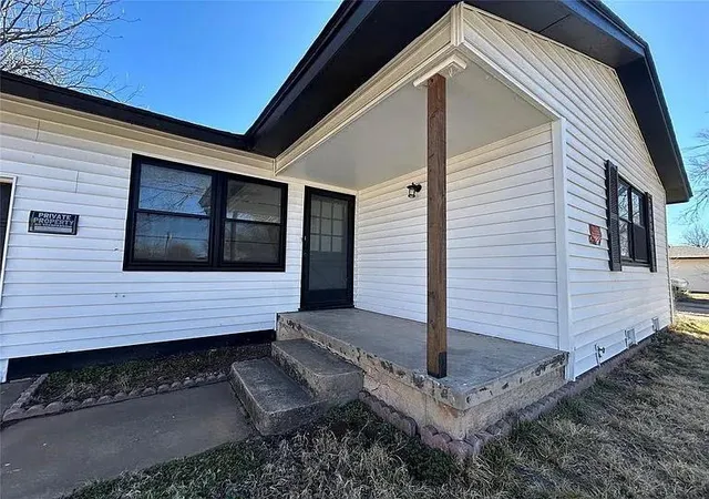 Homes for sale in Lawton, OK | 1210 Sw 25Th St, Lawton, OK 73505 | MLS# 1221269