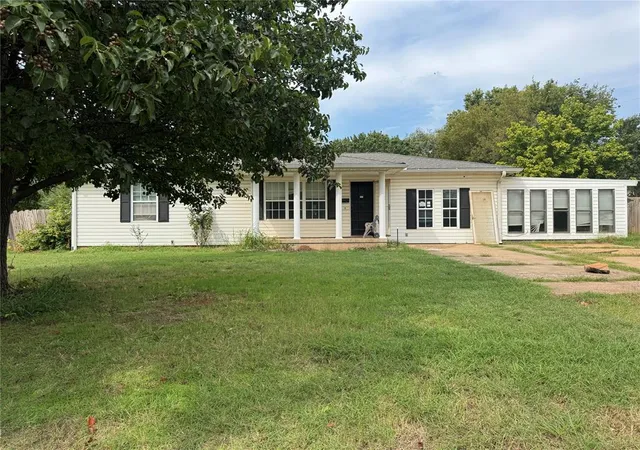 Photo 1 of Single family home for sale at 1101 Nw 7th Street, Lindsay, OK 73052 | MLS# 1221346 | Listing updated on 2026-04-02