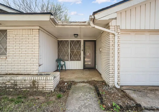 Photo 2 of Sale Pending at 508 Sw 60th Terrace, Oklahoma City, OK 73139 | MLS# 1221347 | Listing updated on 2026-05-07
