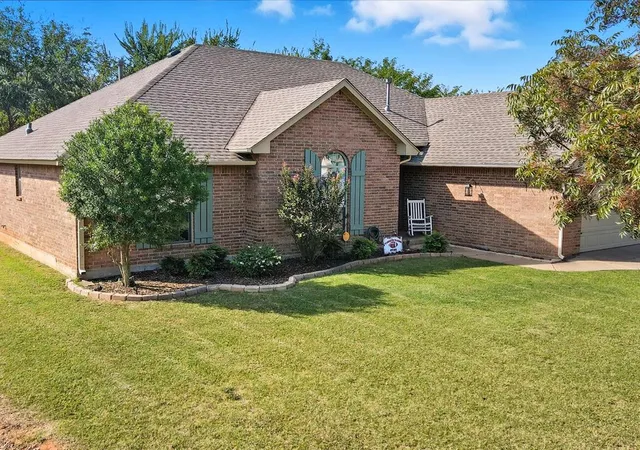 2nd image of 428 Clearview Dr, Washington, OK 73093 | MLS# 1221516