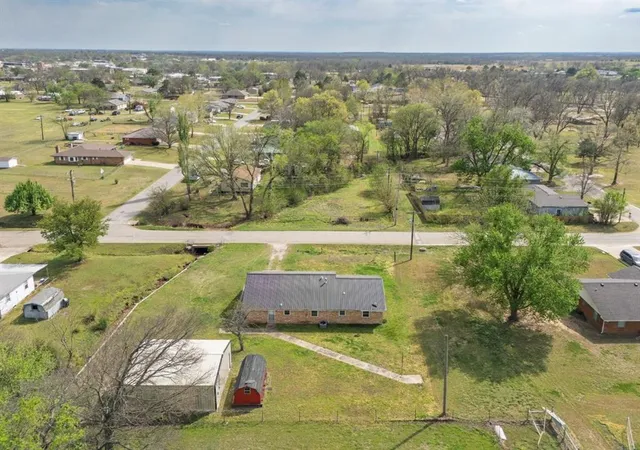 Homes for sale in Prague, OK | 1310 W 15th St, Prague, OK 74864 | MLS# 1221538