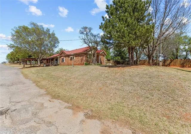 Homes for sale in Cordell, OK | 301 Jefferson Dr, Cordell, OK 73632 | MLS# 1221582