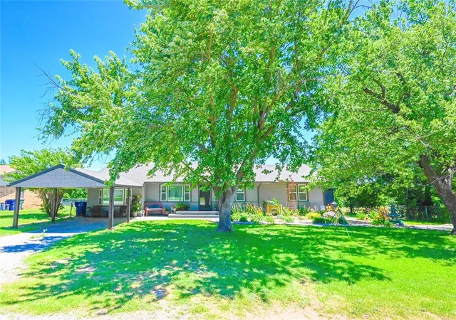 Single family home for sale at 1527 S 5th Street, Chickasha, OK 73018 | MLS# 1221591