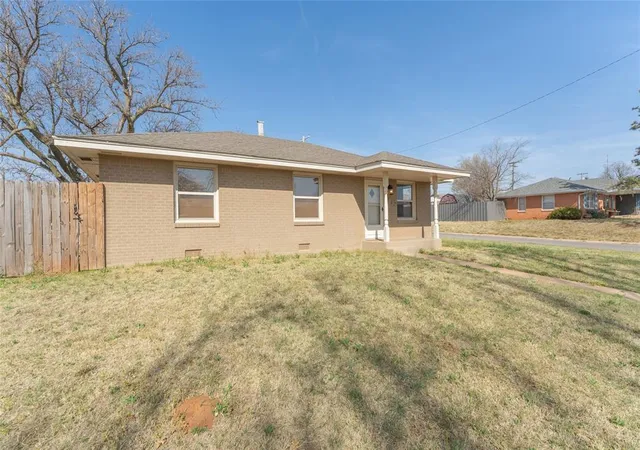 Homes for sale in Clinton, OK | 712 Santa Fe Dr, Clinton, OK 73601 | MLS# 1221613
