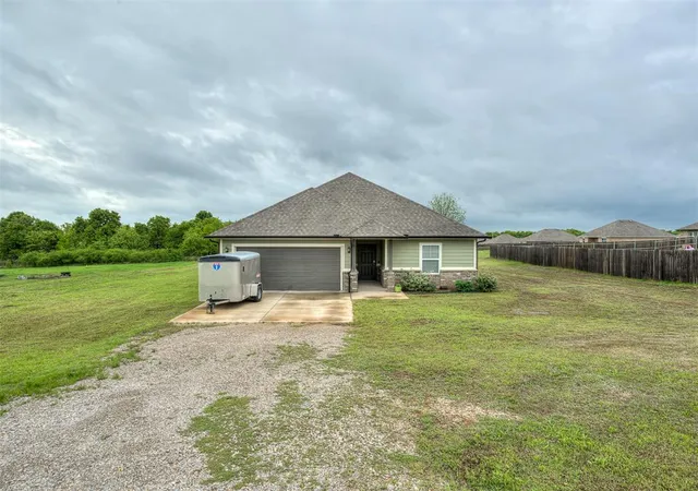 Homes for sale in Mc Loud, OK | 29261 Spur Cir, Mc Loud, OK 74851 | MLS# 1221621
