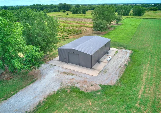 4th image of 6745 N Gregory Rd, Yukon, OK 73099 | MLS# 1221638
