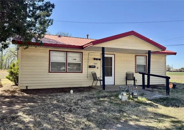 Homes for sale in Mangum, OK | 1311 N Dakota Ave, Mangum, OK 73554 | MLS# 1221670