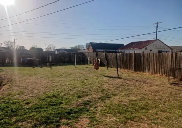 Photo 11 of Single family home for sale at 430 S 15th Street, Clinton, OK 73601 | MLS# 1221676 | Listing updated on 2026-10-12