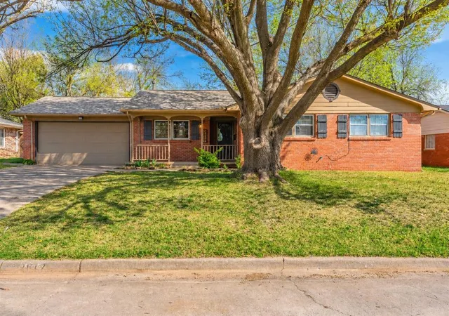 Homes for sale in Oklahoma City, OK | 2617 Chaucer Dr, Oklahoma City, OK 73120 | MLS# 1221727