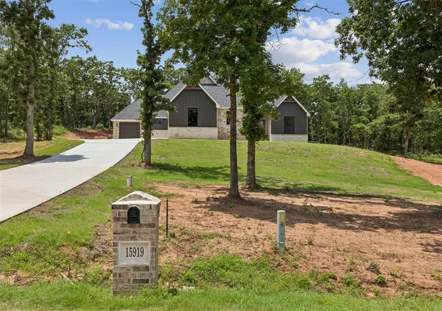 Photo 2 of Single family home for sale at 15919 Vernon Cir, Newalla, OK 74857 | MLS# 1221746 | Listing updated on 2026-09-19