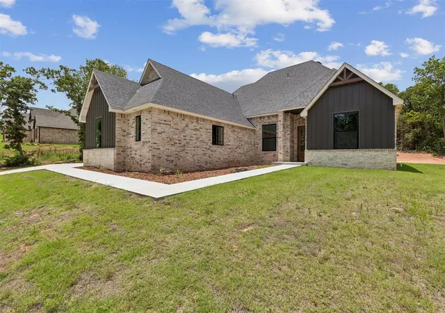 Photo 3 of Single family home for sale at 15919 Vernon Cir, Newalla, OK 74857 | MLS# 1221746 | Listing updated on 2026-09-19