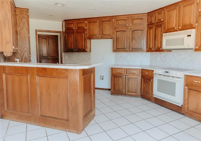 2nd image of 223 W 4th St, Chandler, OK 74834 | MLS# 1221767