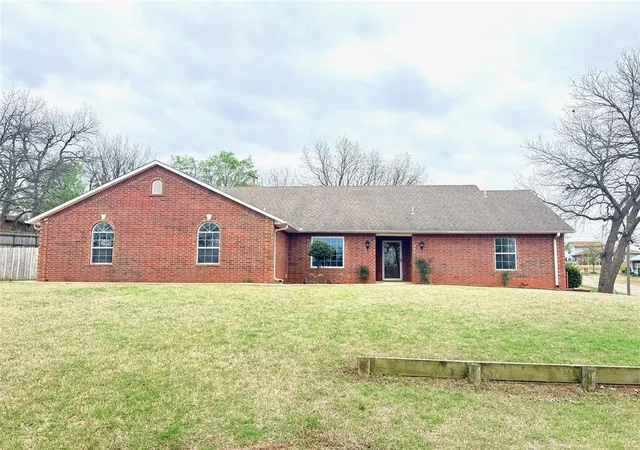 1st image of 223 W 4th St, Chandler, OK 74834 | MLS# 1221767