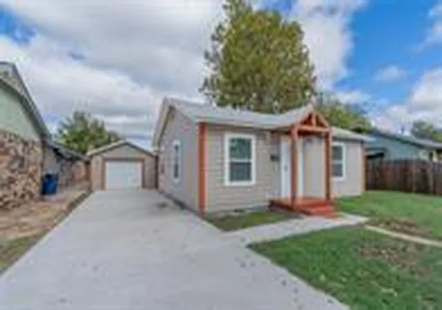 3rd image of 1812 W Montana Ave, Chickasha, OK 73018 | MLS# 1221774