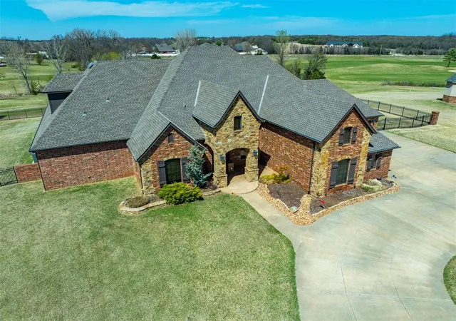2nd image of 1304 Inverness Cir, Shawnee, OK 74801 | MLS# 1221833