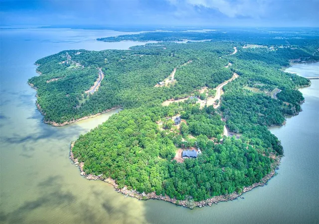 1st image of 8 Patriot Pointe, Eufaula, OK 74432 | MLS# 1221993