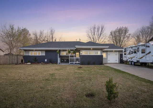 Homes for sale in Seminole, OK | 905 Lee Ave, Seminole, OK 74868 | MLS# 1222073