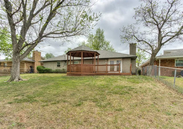 Homes for sale in Warr Acres, OK | 5705 Nw 60th St, Warr Acres, OK 73122 | MLS# 1222125