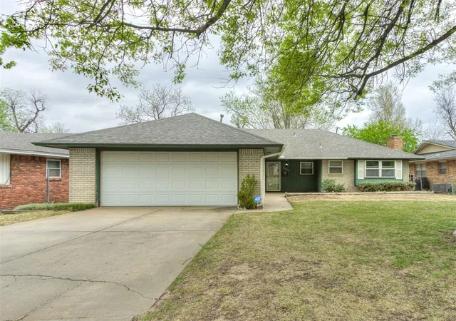 Homes for sale in Warr Acres, OK | 5705 Nw 60th St, Warr Acres, OK 73122 | MLS# 1222125