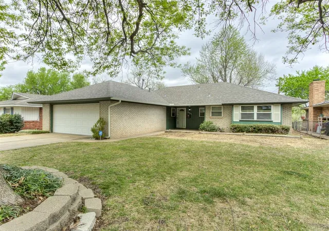 Homes for sale in Warr Acres, OK | 5705 Nw 60th St, Warr Acres, OK 73122 | MLS# 1222125