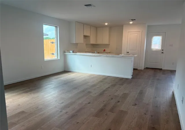 Photo 5 of Single Family Residence at 1941 Honey Locust Dr, Oklahoma City, OK 73128 | MLS# 1222130 |  | Sold on 2026-05-15