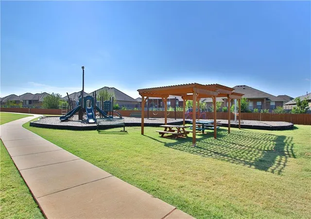 24th image of 17033 Autumnwood Dr, Edmond, OK 73012 | MLS# 1222146