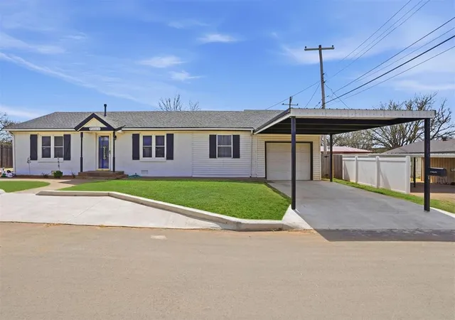 Homes for sale in Sayre, OK | 2 E Anchor Dr, Sayre, OK 73662 | MLS# 1222267
