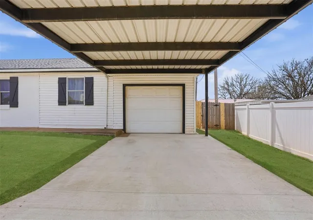Homes for sale in Sayre, OK | 2 E Anchor Dr, Sayre, OK 73662 | MLS# 1222267