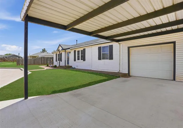 Homes for sale in Sayre, OK | 2 E Anchor Dr, Sayre, OK 73662 | MLS# 1222267