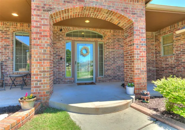 Photo 3 of Single family home for sale at 10801 Nw 118th Place, Yukon, OK 73099 | MLS# 1222363 | Listing updated on 2026-09-23