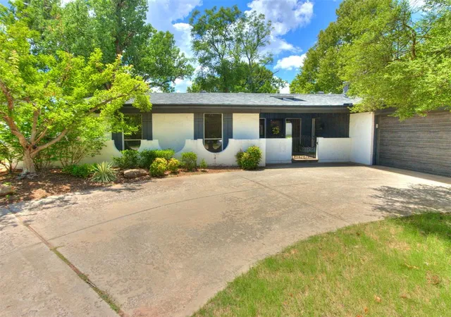 3rd image of 3112 Brookhollow Rd, Oklahoma City, OK 73120 | MLS# 1222431