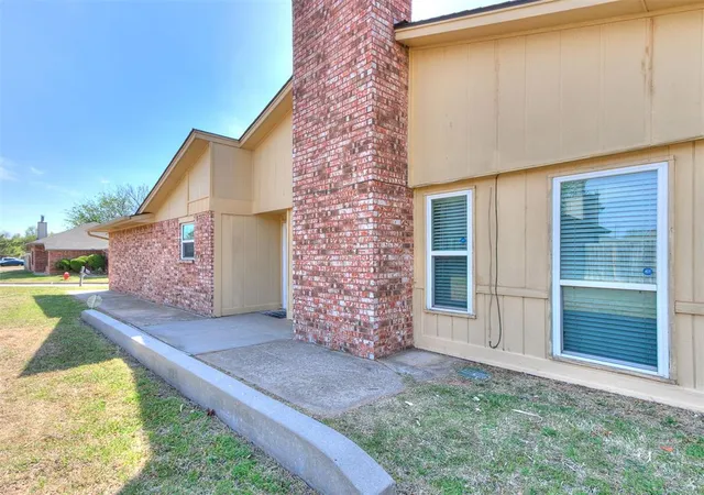 2nd image of 317 Sw 92nd St, Oklahoma City, OK 73139 | MLS# 1222456