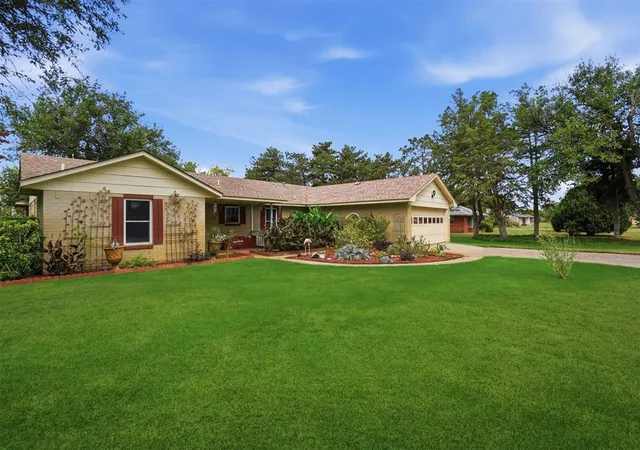 Photo 2 of Single family home for sale at 15677 US Hwy 283, Altus, OK 73521 | MLS# 1222464 | Listing updated on 2026-04-09