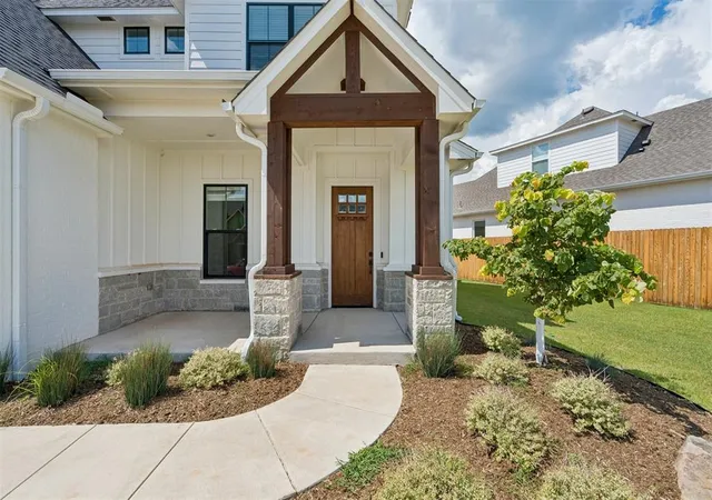 Photo 4 of Single family home for sale at 8033 Cal Dr, Edmond, OK 73034 | MLS# 1222484 | Listing updated on 2026-08-19